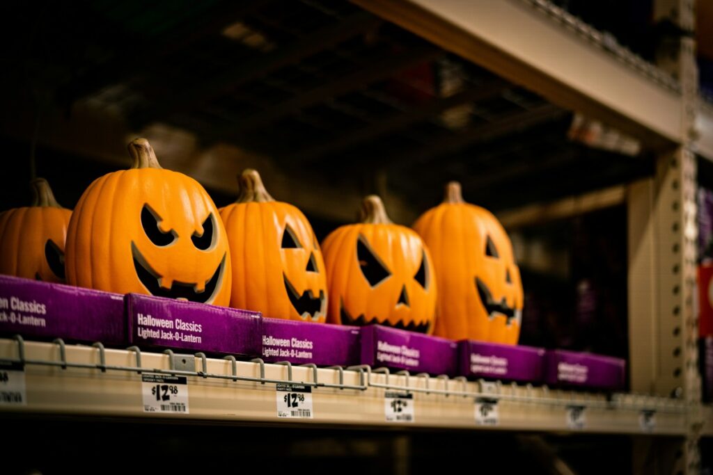 How to Choose the Perfect Halloween Ceramic Ornaments and Tableware to Impress Your Guests (1)